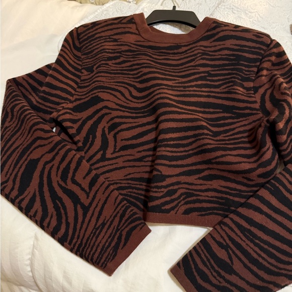 Express Brown and Black Zebra Crop Strong Shoulder Sweater - Picture 2 of 4